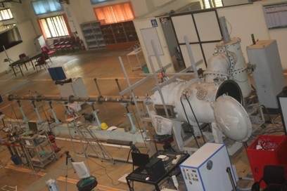 Compact tunnel for blast and shock tests